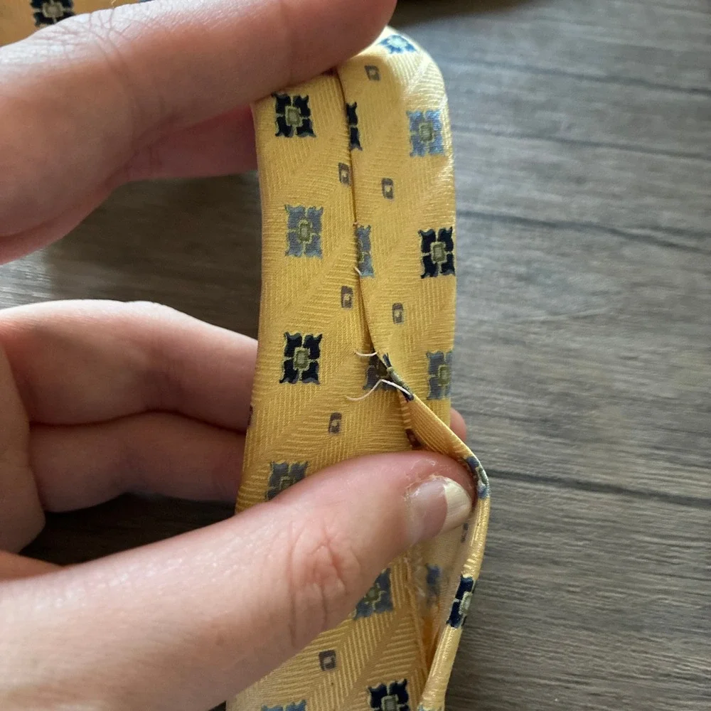 Nautica Geometric Medallion Silk Necktie OS Yellow Mens Classic Professional